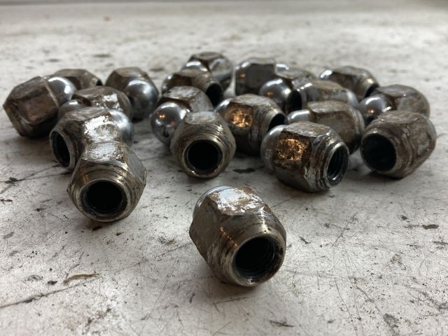 bontott TOYOTA COROLLA VERSO Kerék Csavar Szett