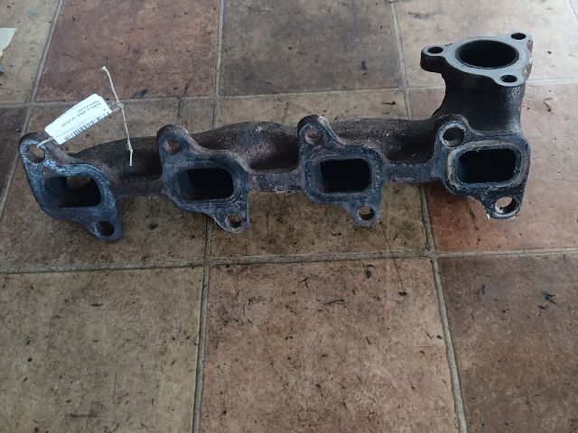 bontott TOYOTA COROLLA VERSO Kipufogó Közösítő