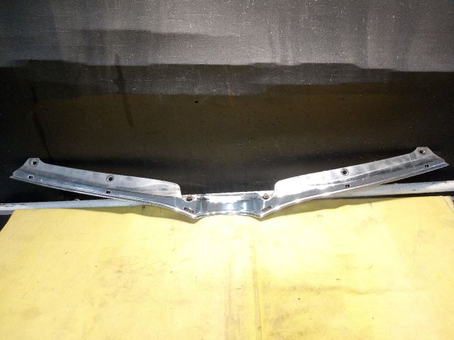 bontott TOYOTA COROLLA VERSO Motorháztető Díszléc Első