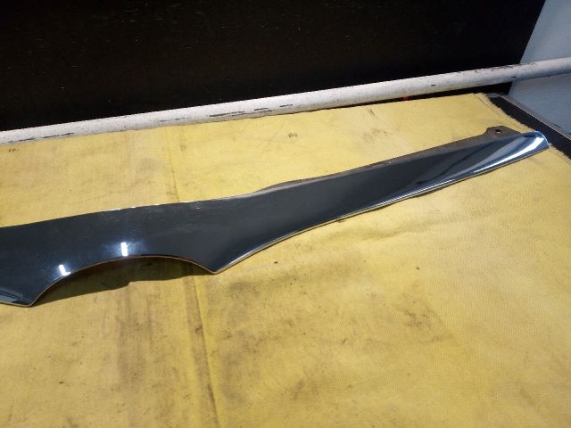 bontott TOYOTA COROLLA VERSO Motorháztető Díszléc Első