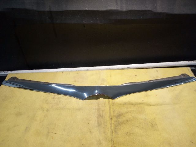 bontott TOYOTA COROLLA VERSO Motorháztető Díszléc Első