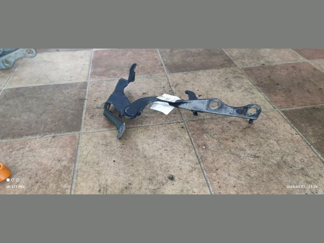 bontott TOYOTA COROLLA VERSO Motorháztető Jobb Zsanér