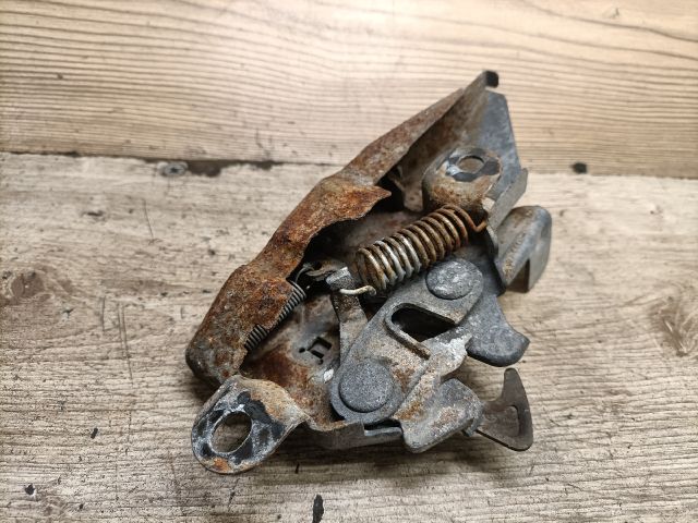 bontott TOYOTA COROLLA VERSO Motorháztető Zárszerkezet