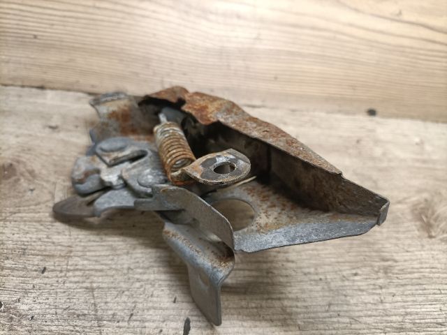 bontott TOYOTA COROLLA VERSO Motorháztető Zárszerkezet