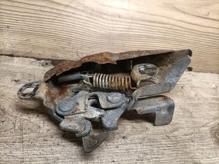 bontott TOYOTA COROLLA VERSO Motorháztető Zárszerkezet