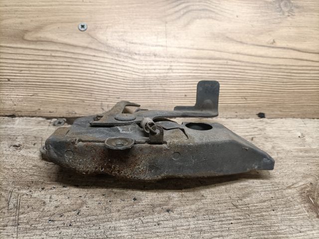 bontott TOYOTA COROLLA VERSO Motorháztető Zárszerkezet