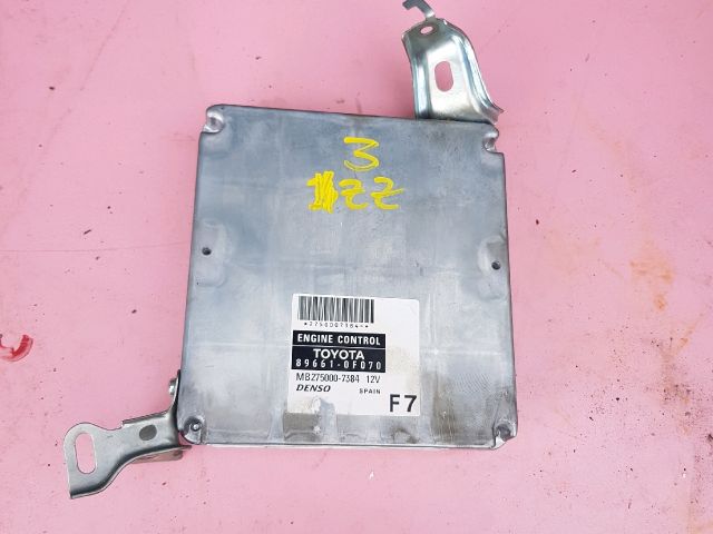 bontott TOYOTA COROLLA VERSO Motorvezérlő