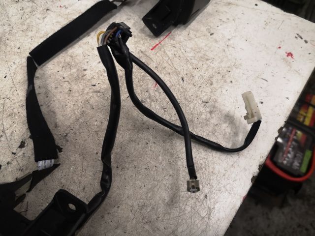 bontott TOYOTA COROLLA VERSO Multikormány Kapcsoló Pár