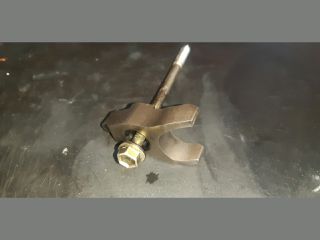 bontott TOYOTA COROLLA VERSO Porlasztó Lefogató