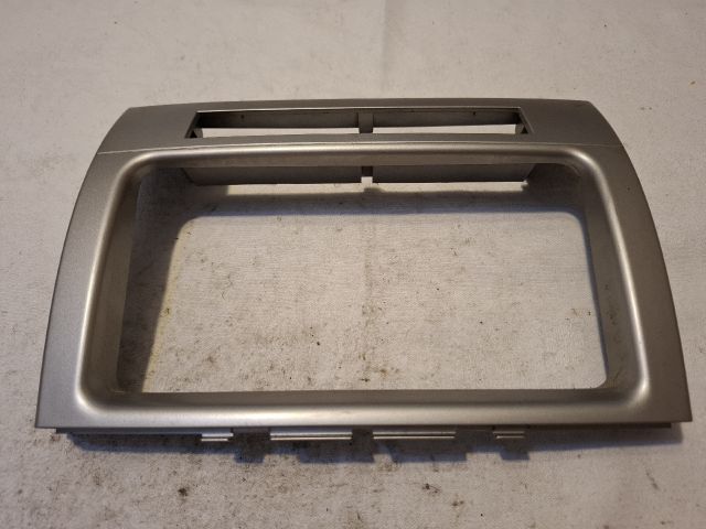 bontott TOYOTA COROLLA VERSO Rádió / CD Keret