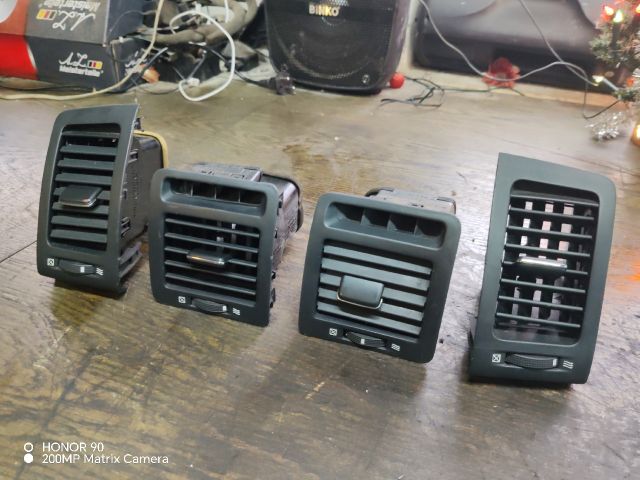 bontott TOYOTA COROLLA VERSO Szellőző Szett