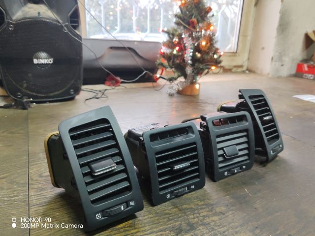 bontott TOYOTA COROLLA VERSO Szellőző Szett