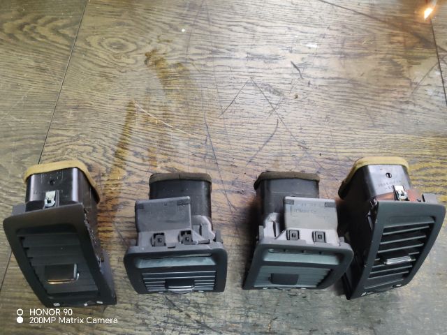 bontott TOYOTA COROLLA VERSO Szellőző Szett