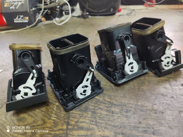 bontott TOYOTA COROLLA VERSO Szellőző Szett