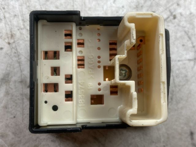 bontott TOYOTA COROLLA VERSO Tükör Kapcsoló