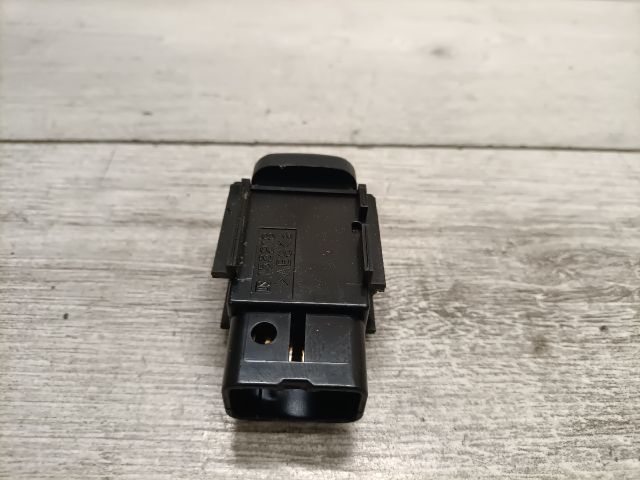 bontott TOYOTA COROLLA Vészvillogó Kapcsoló