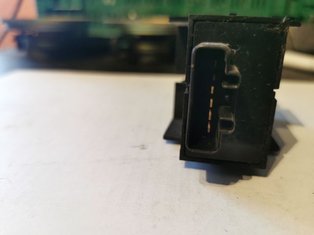 bontott TOYOTA COROLLA Vészvillogó Kapcsoló