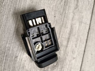 bontott TOYOTA COROLLA Vészvillogó Kapcsoló