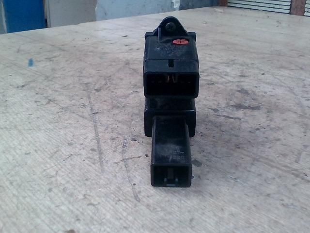 bontott TOYOTA COROLLA Vészvillogó Kapcsoló