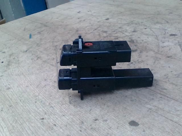 bontott TOYOTA COROLLA Vészvillogó Kapcsoló