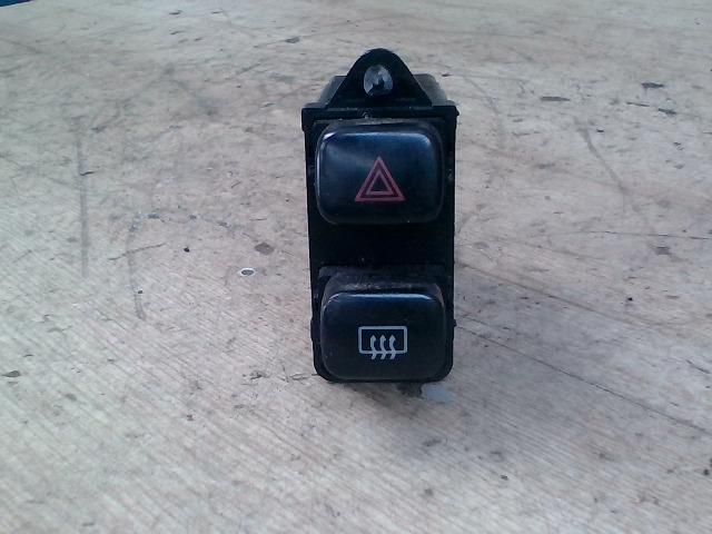 bontott TOYOTA COROLLA Vészvillogó Kapcsoló