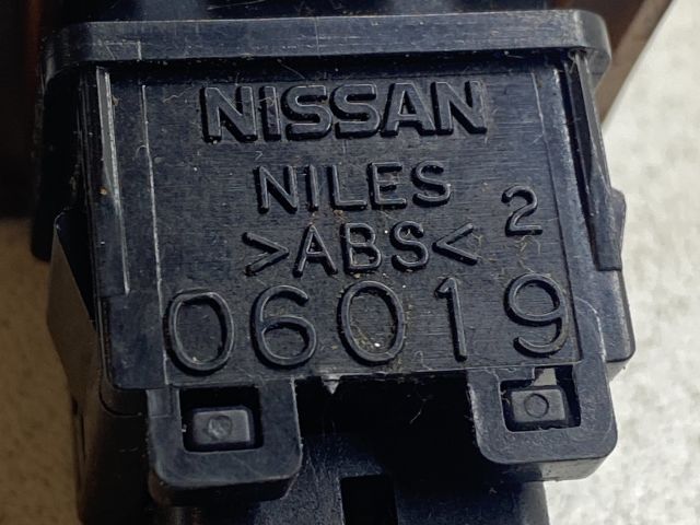 bontott TOYOTA COROLLA Vészvillogó Kapcsoló