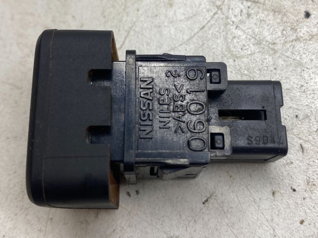 bontott TOYOTA COROLLA Vészvillogó Kapcsoló