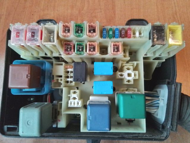 bontott TOYOTA DYNA Biztosítéktábla Motortér