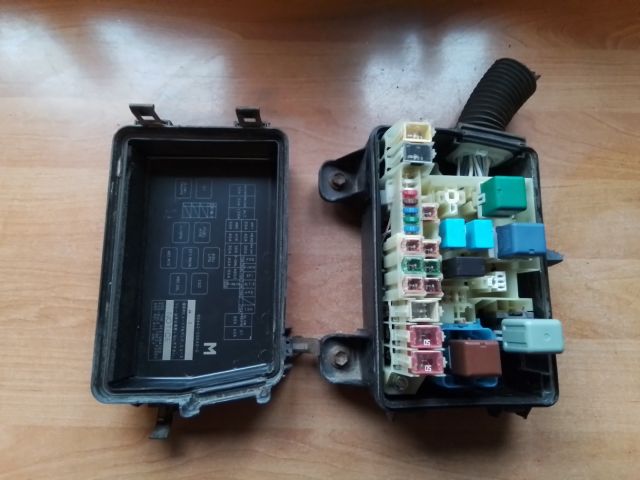 bontott TOYOTA DYNA Biztosítéktábla Motortér