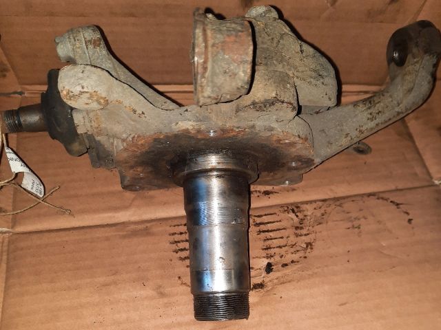 bontott TOYOTA DYNA Jobb első Csonkállvány