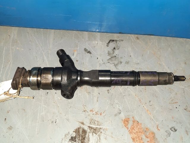 bontott TOYOTA DYNA Porlasztó (1 db)