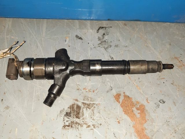 bontott TOYOTA DYNA Porlasztó (1 db)