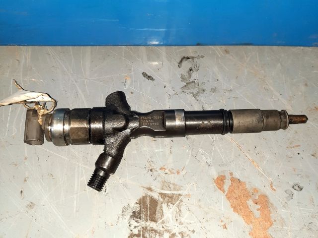 bontott TOYOTA DYNA Porlasztó (1 db)