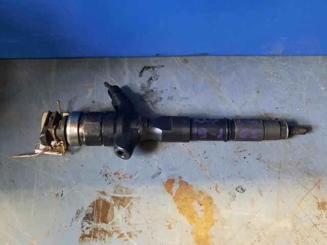 bontott TOYOTA DYNA Porlasztó (1 db)