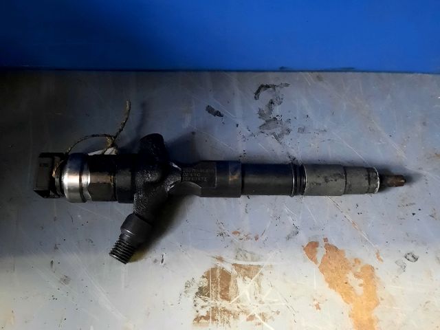 bontott TOYOTA DYNA Porlasztó (1 db)