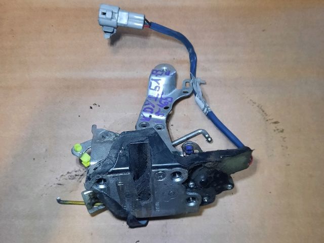 bontott TOYOTA DYNA Bal első Ajtózár