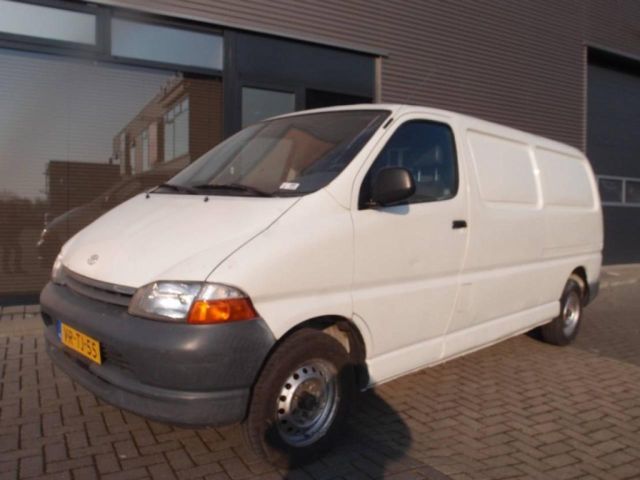 bontott TOYOTA HIACE Olajhűtő