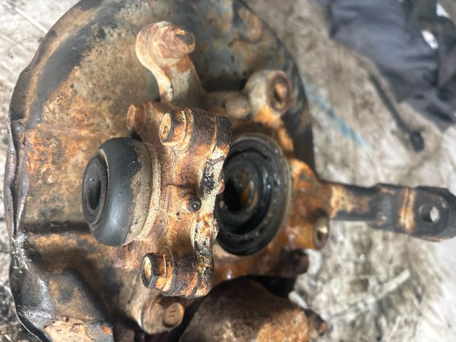 bontott TOYOTA HIACE Jobb első Kerékagy