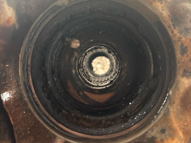 bontott TOYOTA HIACE Jobb első Kerékagy