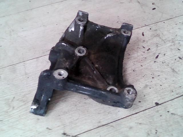 bontott TOYOTA HIACE Generátor Tartó Bak