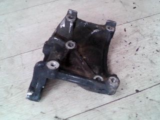 bontott TOYOTA HIACE Generátor Tartó Bak