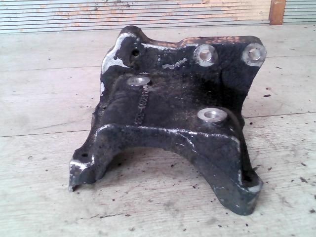 bontott TOYOTA HIACE Generátor Tartó Bak