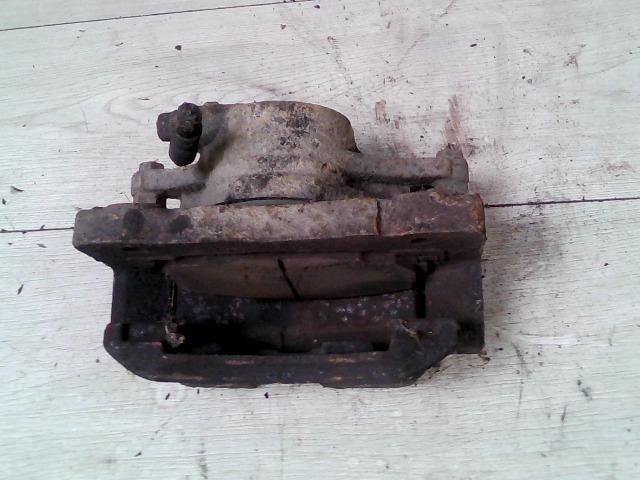 bontott TOYOTA HIACE Jobb első Féknyereg Munkahengerrel