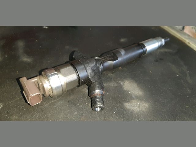 bontott TOYOTA HIACE Porlasztó (1 db)