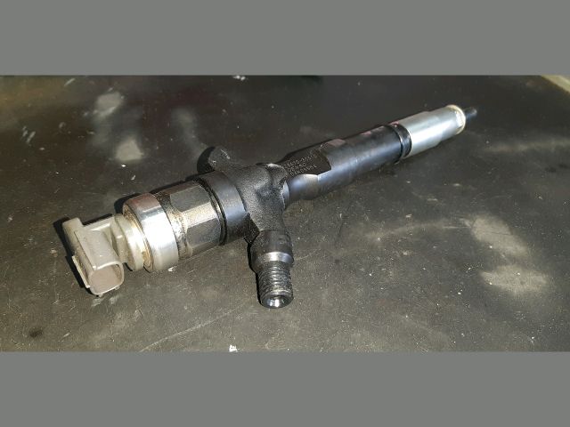 bontott TOYOTA HIACE Porlasztó (1 db)