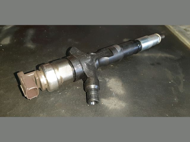 bontott TOYOTA HIACE Porlasztó (1 db)