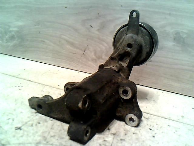 bontott TOYOTA HIACE Szíjfeszítő Görgő