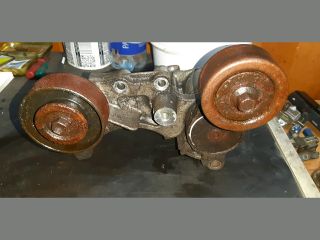 bontott TOYOTA HIACE Szíjfeszítő Görgő