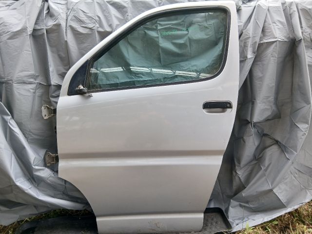 bontott TOYOTA HIACE Bal első Ajtó (Részeivel)