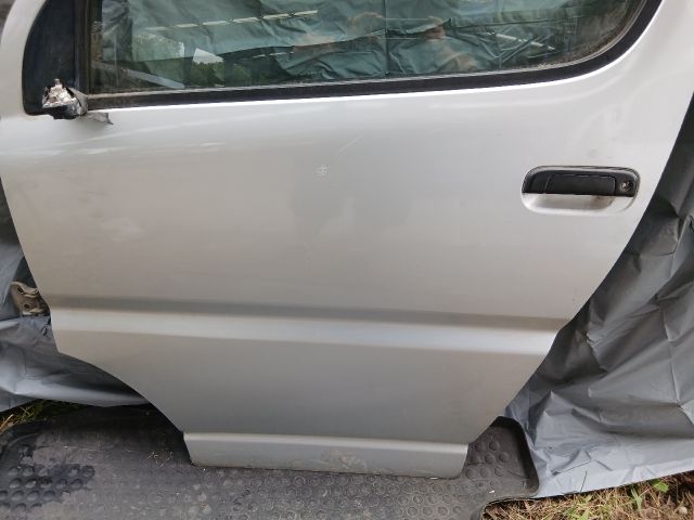 bontott TOYOTA HIACE Bal első Ajtó (Részeivel)